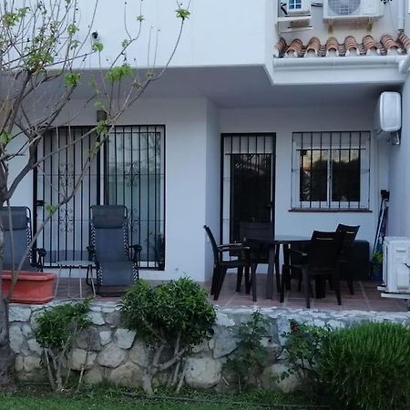 Beautiful Apartment In La Carihuela, Torremolinos Exterior photo