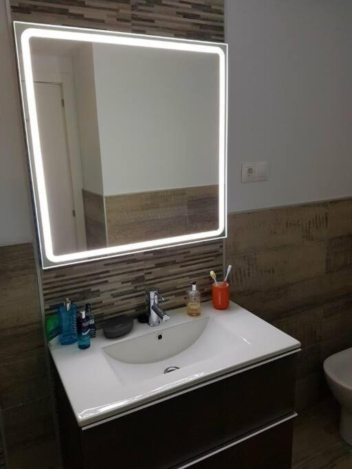 Beautiful Apartment In La Carihuela, Torremolinos Exterior photo