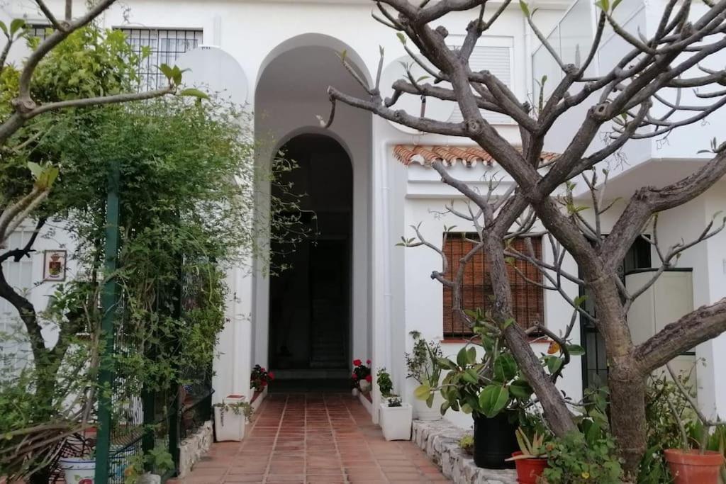 Beautiful Apartment In La Carihuela, Torremolinos Exterior photo