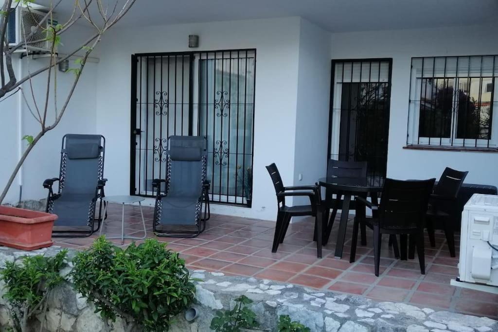 Beautiful Apartment In La Carihuela, Torremolinos Exterior photo