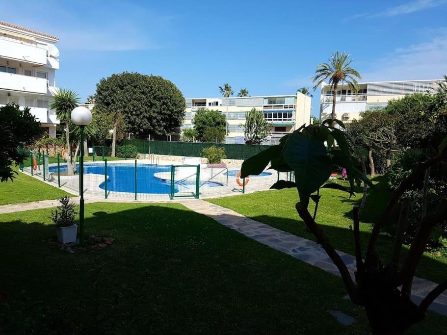 Beautiful Apartment In La Carihuela, Torremolinos Exterior photo