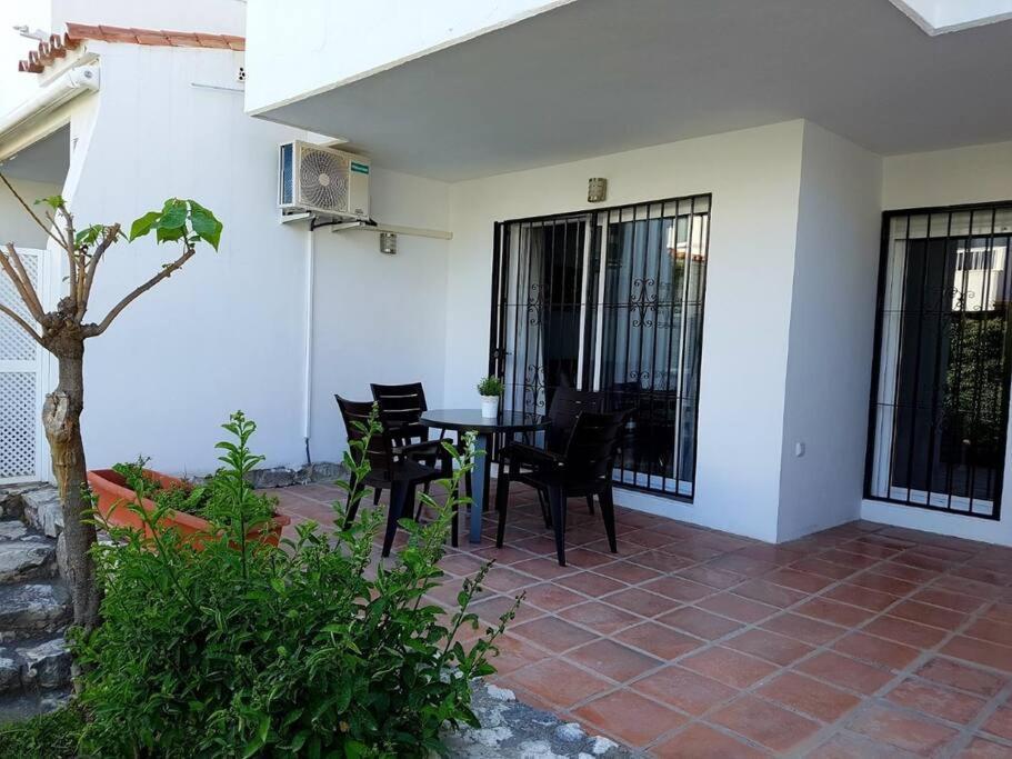 Beautiful Apartment In La Carihuela, Torremolinos Exterior photo